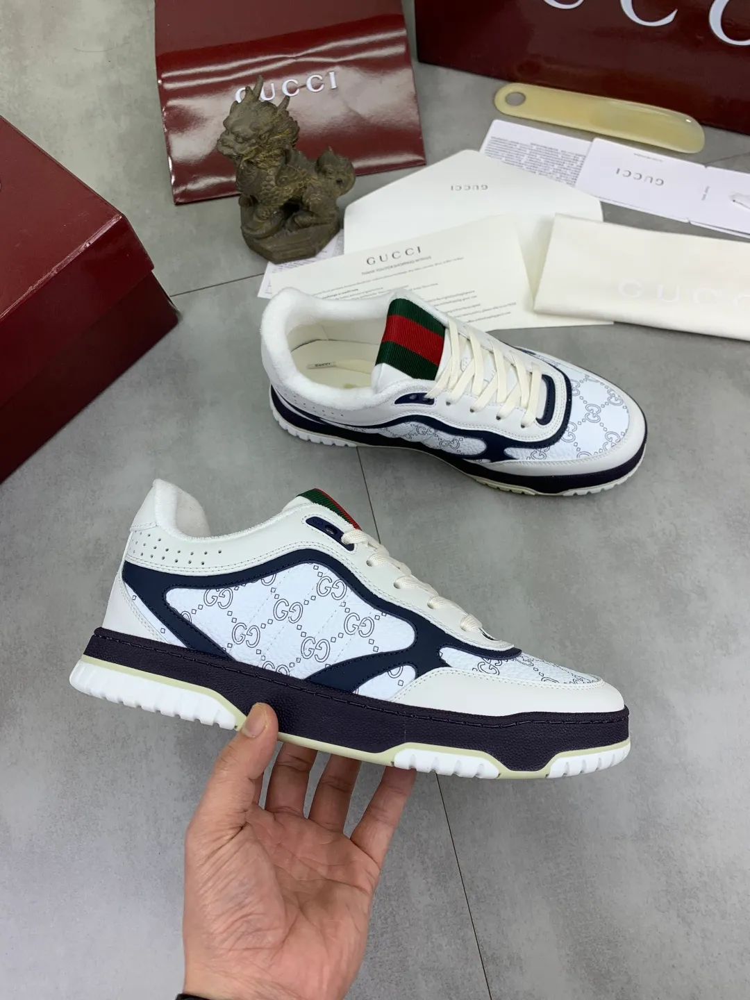 Men's men's shoes 💰P542 new Gucci Gucci couple 🧑‍🤝‍🧑 autumn and winter low-end catwalk casual sneakers, top version! Oil edge craftsmanship. New model for early spring, creating a perfect style, cool and sassy, ​​c-position fashionable wear, classic shoe style with retro and futuristic feel, showing exquisite texture! Open mold to customize high-density outsole. Comes fully packaged. Size: 35-45 Fabric: Imported calfskin punching Lining: Imported original towel lining
